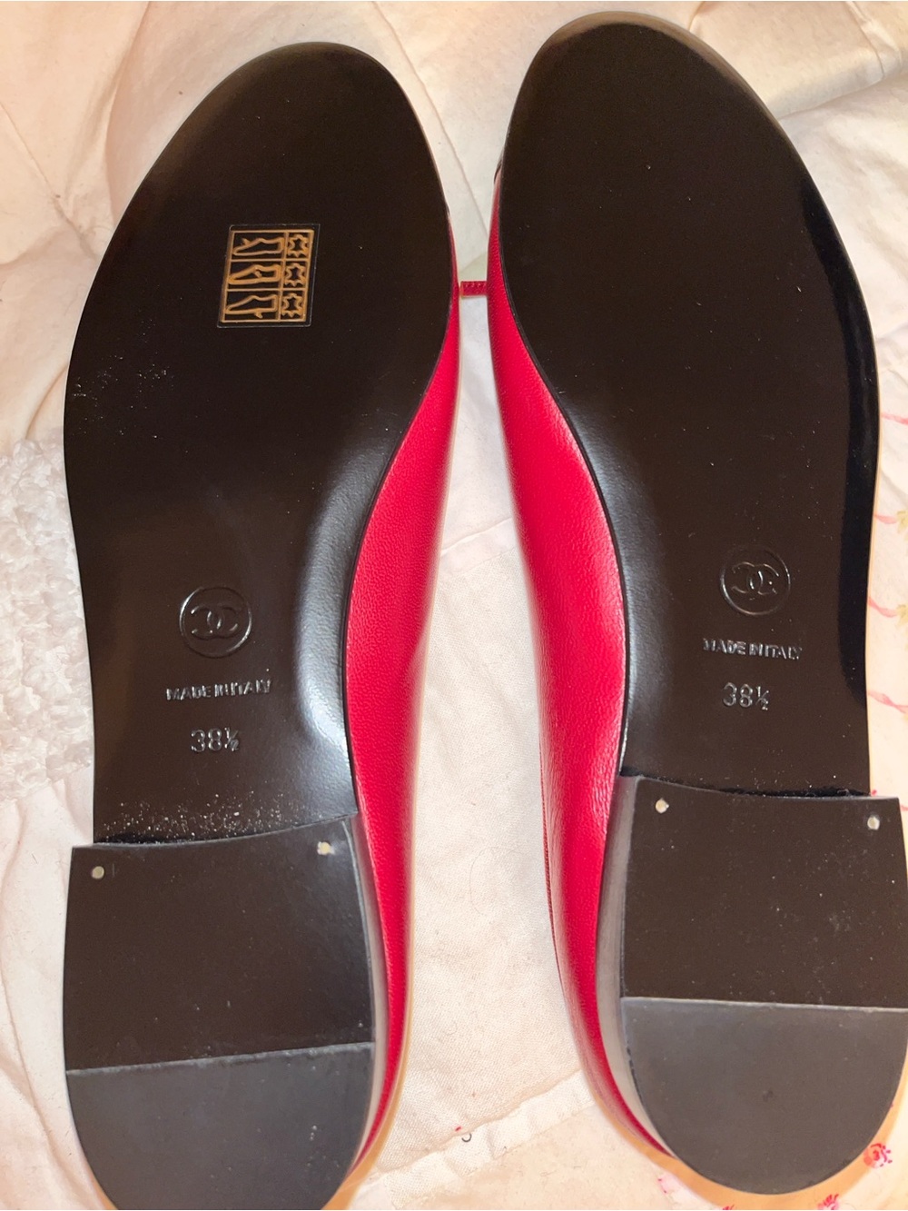 CHANEL 'Ballerines' Rouge et Noir Lambskin Flats - NEVER WORN - Size EU 38.5 - Picture 6 of 16